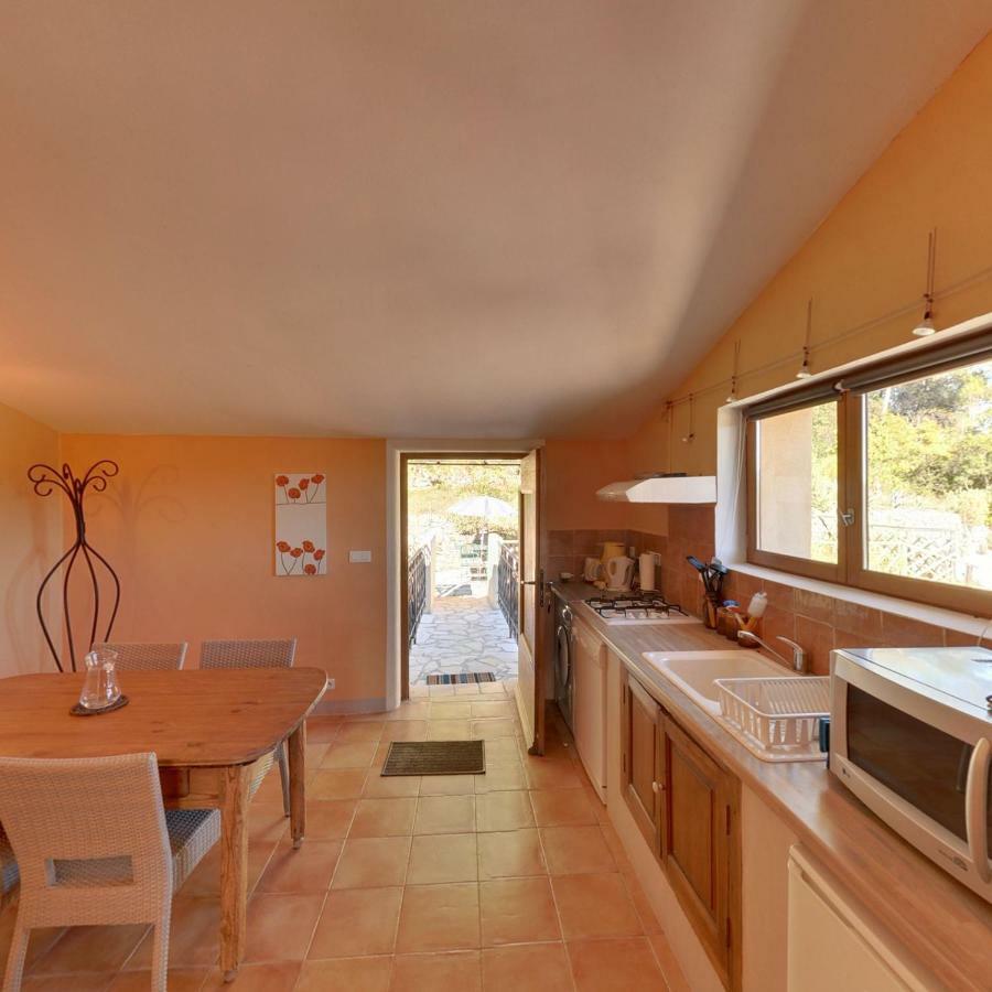 Les Gites Du Lac - Appartements Montauroux Exteriör bild